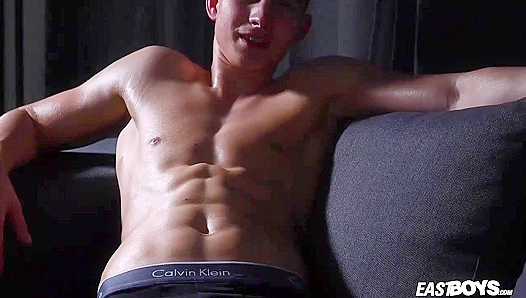 Emilion Reynolds Flaunts His Ripped Body – Hot Muscle Action – EastBoys 18+