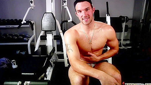 Hot Slick: Gym Stud Jizzes Hard After Intense Workout – GayPornHub 18+