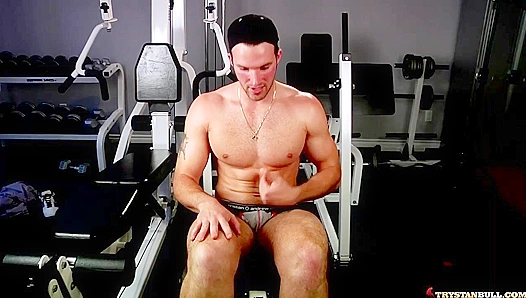 Hot Slick: Gym Stud Jizzes Hard After Intense Workout – GayPornHub 18+