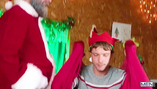 Santas Helper Seduced: StepDaddy Cake Claims Naughty Elf Benny – Hot Xmas Scene