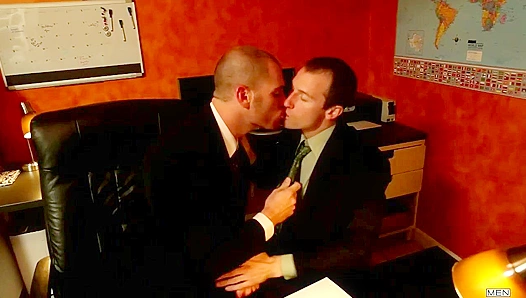 Hot Office Encounter: Kyle Quin Collides With Street Heat in Steamy Action – GayPornHeat