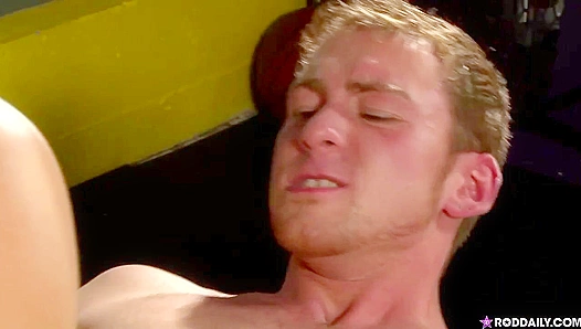 Rod Daily Devours Connor McGuires Soles in Hot Foot Worship – GayPornFetish