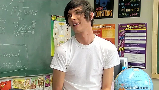 Hot for Teacher: Aidan Chase Takes Control in Dayn Murphys Sexy Classroom – GayPornHeat
