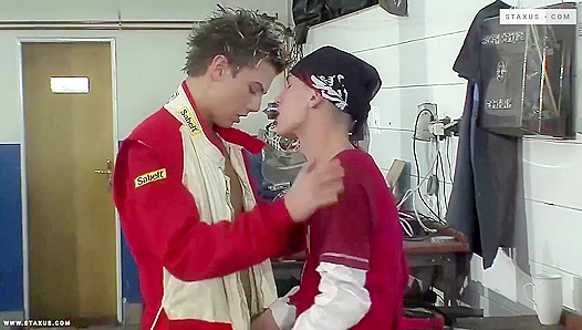 Fucking Hard in the Heat: Nicky Kulio Thomas DeLongs Steamy Garage Ride – GayXXX