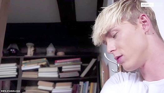 Twink Takes Control: Jacob Kris Goes Wild With Hot Ass-Riding Fun – GayXXX