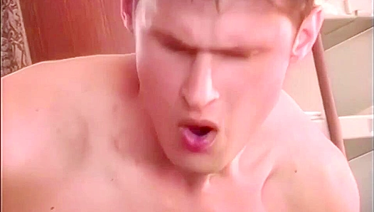 Hot Encounter in Motion: Alex Kristofs Steamy Train Tryst – GayPornRide 18+