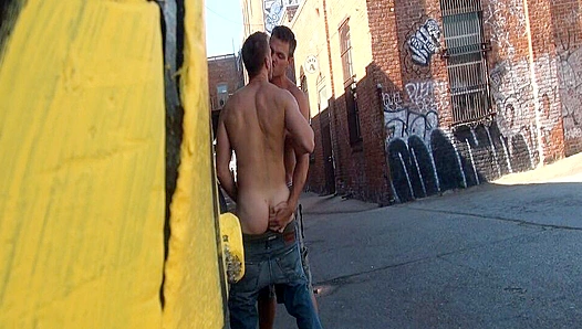 Steamy Encounter: Two Horny Amateurs Fuck Wild Under the Stars – Gay XXX