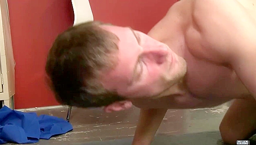 Steamy Showdown: RVD Kyle Quinns Hot Locker Room Lesson – GayPornMix 18+
