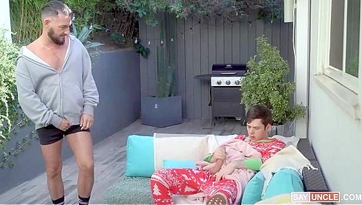 Dakota Lovell Gets Pounded Hard — Hot Bottom Action with Derek Allen – FamilyDick