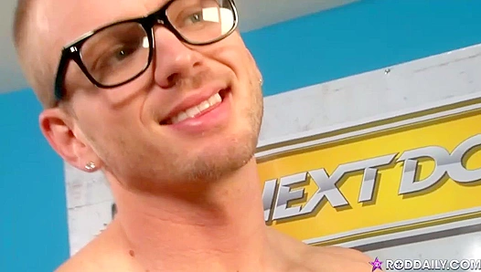 Intense Workout Lust: Rod Daily Gets Dominated by James Huntsmen – GayPornX