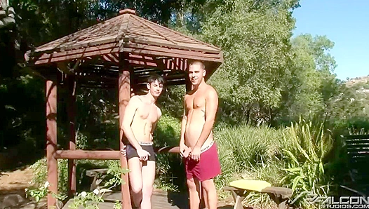 Jake Steel Claims Chasen Hart in Wild Outdoor Encounter – GayPornXtreme