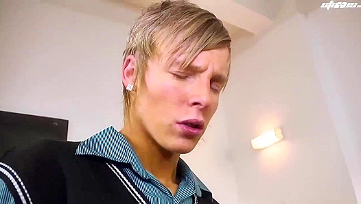 Joe Sorensen Swallows Leo Palmers Load in Passionate Schoolroom Encounter – GayXXX