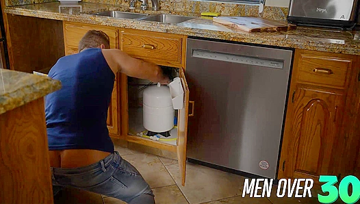 Bareback Beast Mode: Massive Cocks Slam Hard Without Condoms – 18+ Gay Porno
