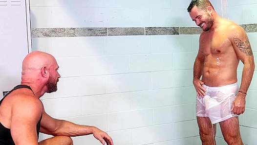 Dominating the Shower: Older BF Killian Knox Swallows Massive Hard cock – ExtraBigDicks