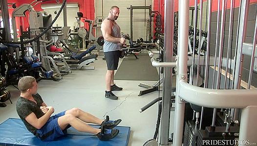 StepDaddy Bear Gives Twink Relief with Deep Anal Workout – Steamy Gym Encounter