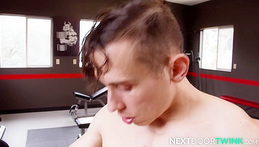 Naughty Twink Teases Gym Beefcake into Steaming Hookup – Dante Martin, Avery Jones