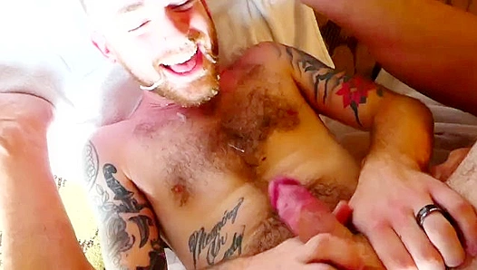 Chase: Bisexual Badboy Seeking Steamy Public Hookups — No Condom Needed – 18+