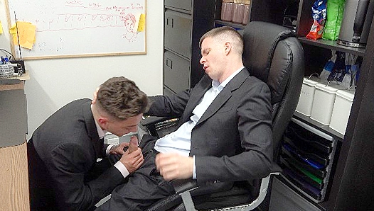 Hot Office Stud In A Slick Suit Takes It Deep And Gets Loaded With Cum – 18+