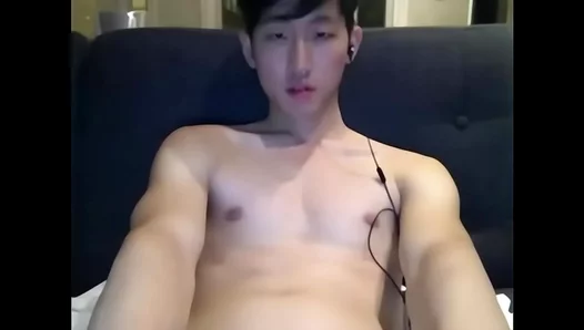 Korean Beast Shows Off Massive Hard Rod in Steamy 42-Minute Fuck Fest – XXXGayTape