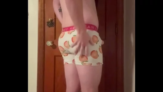 TikTok Hunk Strips Down for Steaming Solo Session – Must-See Gay Heat