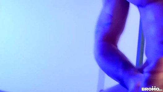 Trent Jeremy Unleashed: Steamy Hookup Between Hung Roomies – HotGaySex 18+
