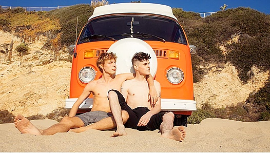Double Trouble Morning Fuck: Twin Twinks Love Dual Dick Action – Avery Zack Destroy