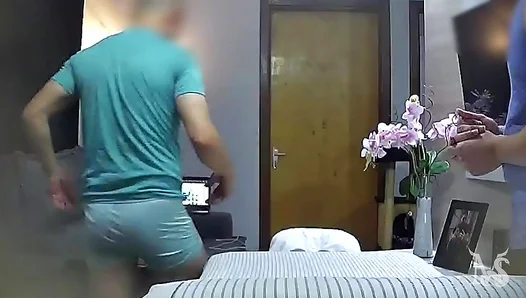 Rookie Bi Guys First Massage Turns into Hot Blowjob Session – SteamyGaySessions