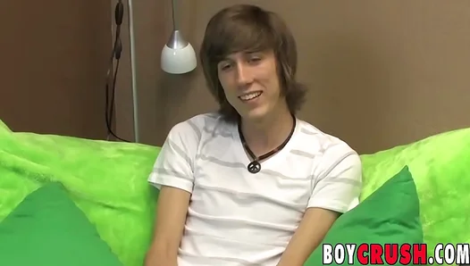 Kurt Starr Handles Massive Hard-on After Steamy Interview — TinyGays 18+