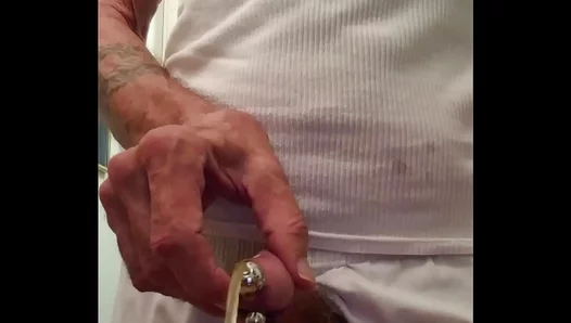 Piss Play Pleasure: Amatuer Bottom Lovin PA Plugs Golden Streams – HotGayClips 18+