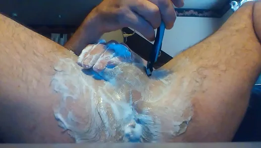 Smooth Horny: Bald Beauty Loses Himself in Hot VR Solo Play – 18+