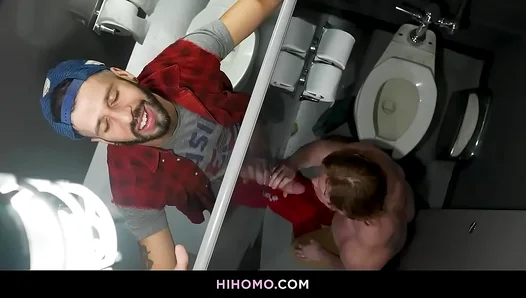 Romeo Kyle Goes Wild in Steamy Public Restroom Glory Hole Encounter – GayPorn 18+