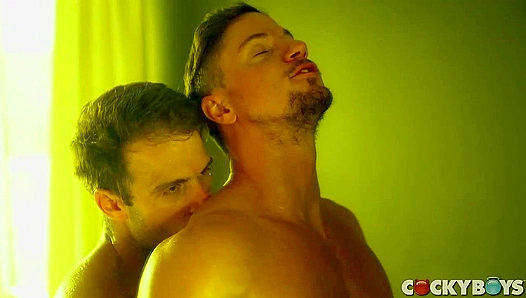 Hard Deep Ride: Gabriel Clark Takes Skyy Knoxs Huge Muscle Load – GayPornXL 18+