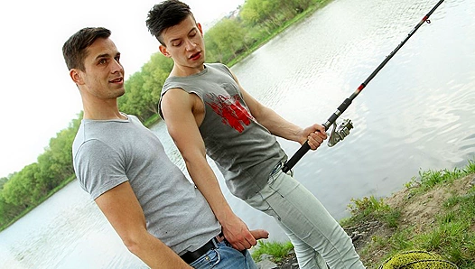 Sun-Drenched Bareback Fun: Hot Twink Pair Fucks Wild by the River – RiversideTwinks 18+