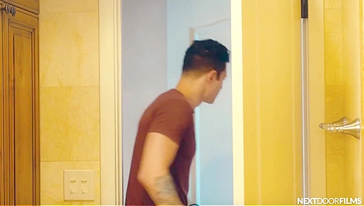 Brandon Bangs Neighbor Andrew Jayden in Hot Secret Affair – NextDoorHeat 18+