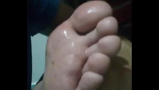 Foot Obsession Unleashed: Passionate Sole Sucking in Steamy Gay Encounter – 18+