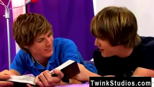 Twink Screams in Pleasure During Unprotected Rough Anal Ride – 18+