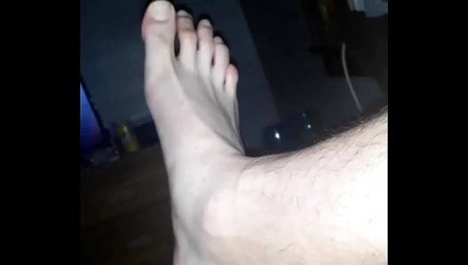 Big Feet, Hard Heat: Twitching Jock Teases Himself Wild – Hot Solo Twist 18+