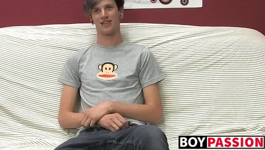 Dannys Hot Solo Session: Filthy Couch Jerk Off Fantasy – GayVideoHub 18+