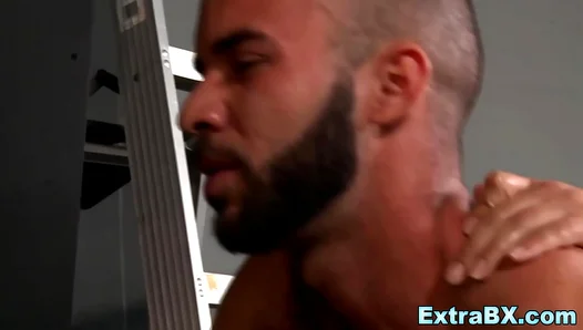 Muscle Men Collide in Hot Garage Lust Frenzy – GayPornRough 18+