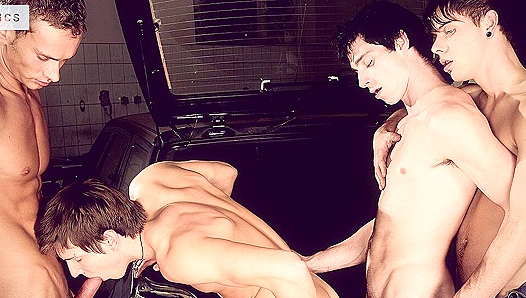 Muscle Men Collide: Deep Thrusting Passion Between Thomas Dyk Rick Lucas – GayXXX