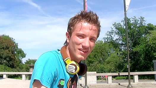 Surprise Creampie: Curly Twink Gets Facial from Stranger in the Wild – XXX Gay