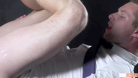 Deep Thrusts in Missionary: Benjamin Blue Takes Manuel Skyes Heat – 18+