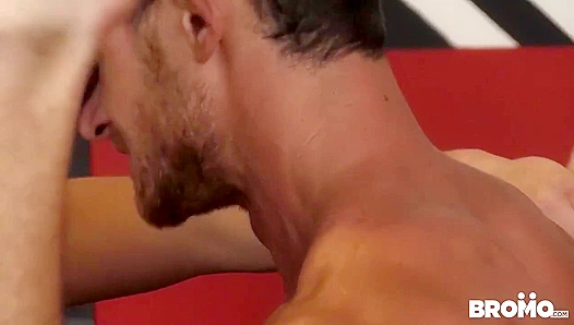 Shawn Reeves Dominates Hard: Sexy Muscle Men Collide in Steaming Workout Passion –