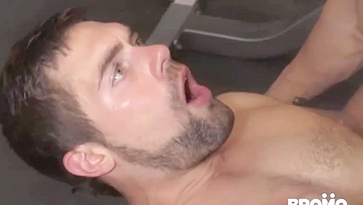 Shawn Reeves Dominates Hard: Sexy Muscle Men Collide in Steaming Workout Passion –