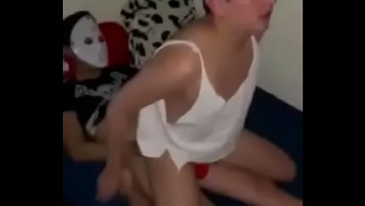 Hot Bottom Takes Both Cocks in Wild Amateur Threesome – Steamy Raw Action