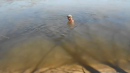 Naked Thrills in Cold Water: Skinny-Dipping Hunks Heat Up Iowa Rapids – 18+