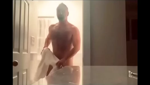 Steaming Muscle Show: Hairy Armpits Ripped Physique on Display – XXXGayShower 18+