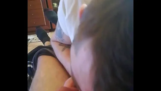 Bitch Takes Command: Deepthroat Blowjob Ends in Massive Cumblast – HotGayScenes 18+