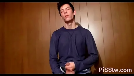 Pissing for Pleasure: Jock Lives for Rough Bareback Fun with Hungry Twinks – 18+