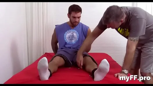 Muscle Stud Licks Toes Jerks Off in Hot Solo Session – NaughtyFetishGay 18+